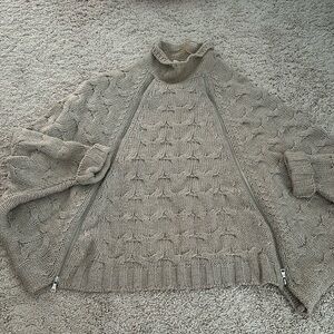 Sweater cape love stitch size M/L